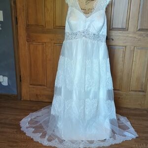 Elegant White Lace Wedding Dress